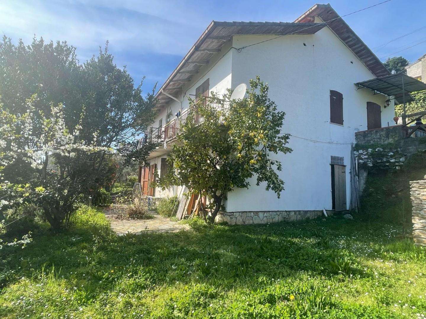 Casa Bi - Trifamiliare in Vendita a Montignoso Via Paratella, 12