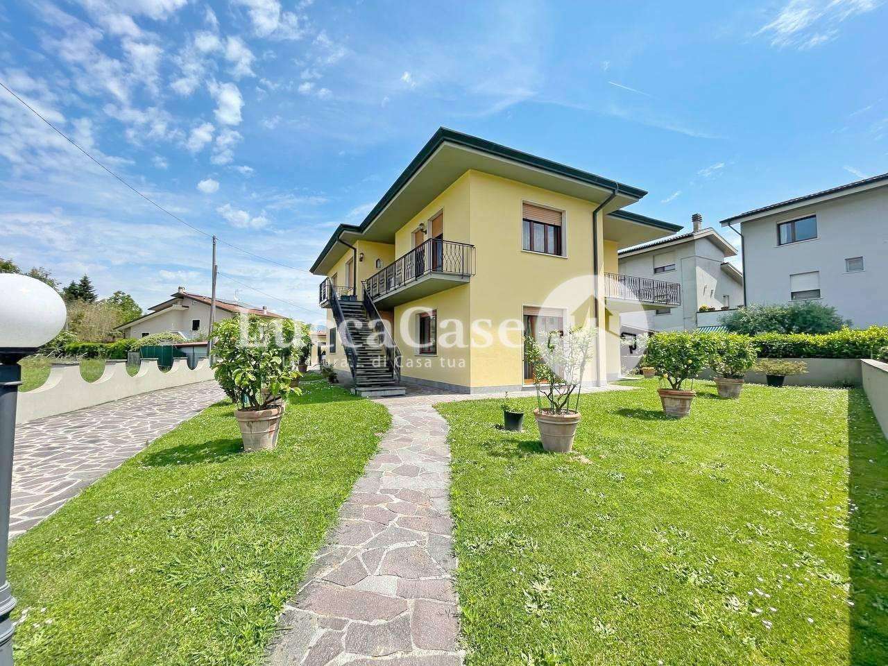 Casa Bi - Trifamiliare in Vendita a Lucca Via Sant 'Angelo,
