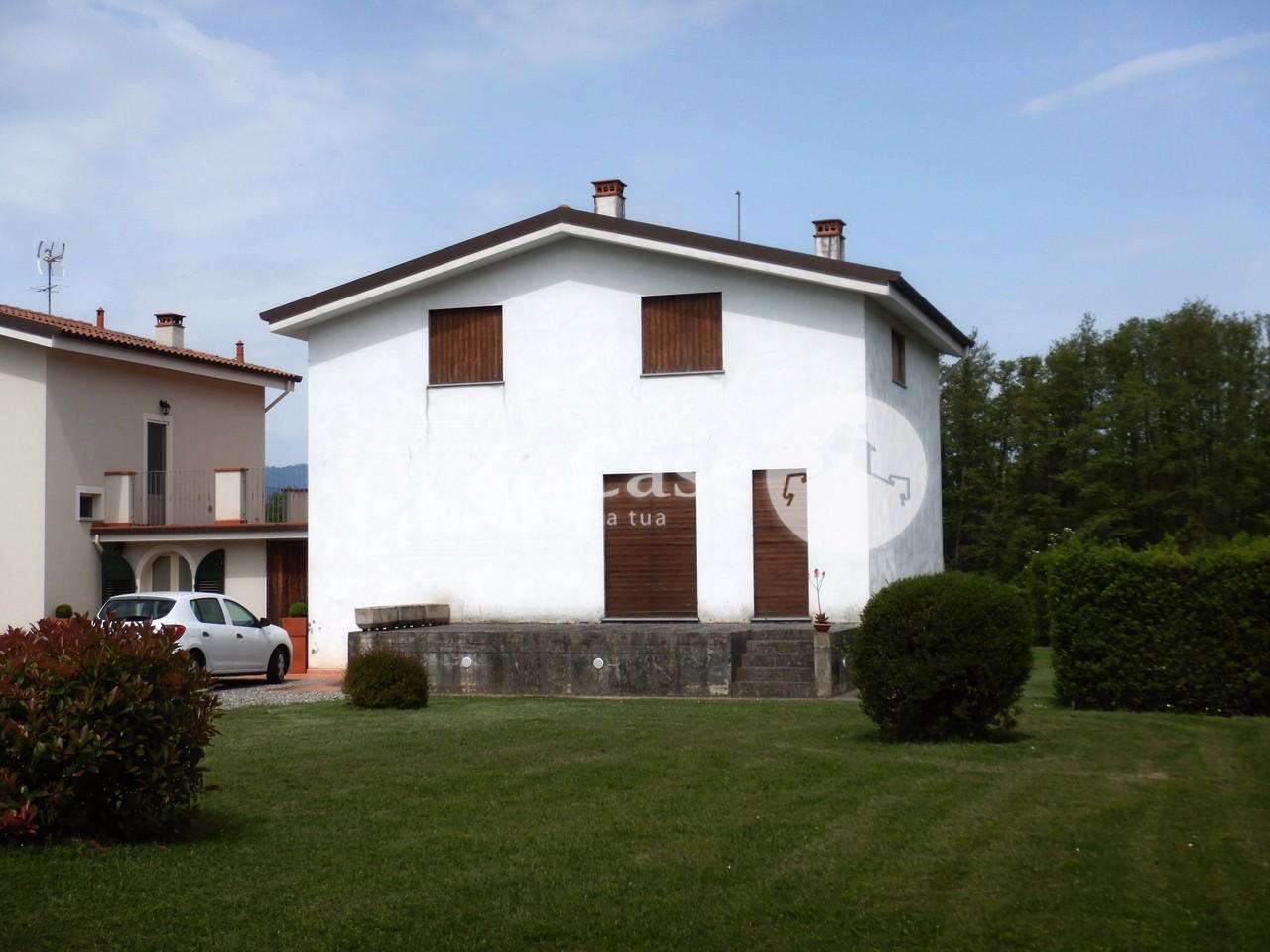 Villa in Vendita a Capannori Via Sottomonte, 259