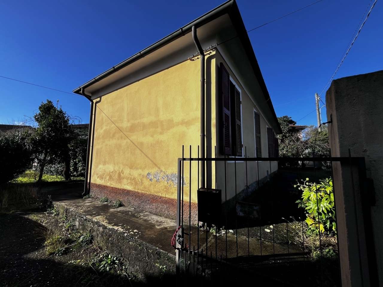 Casa Bi - Trifamiliare in Vendita a Sarzana