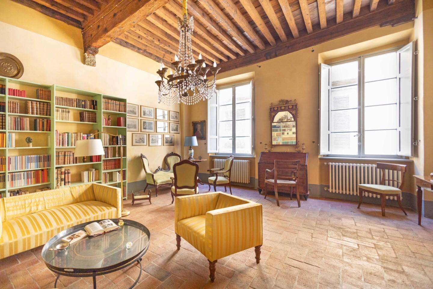 Appartamento in Vendita a Lucca Lucca