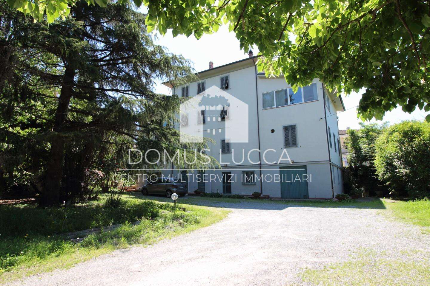 Casa Bi - Trifamiliare in Vendita a Capannori Sottomonte