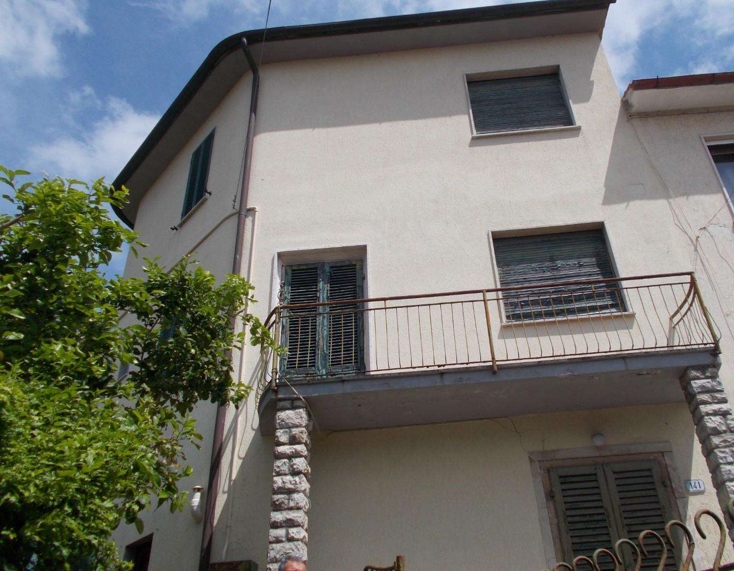 Palazzo - Stabile in Vendita a Vecchiano Viale Gambacorti, 56019