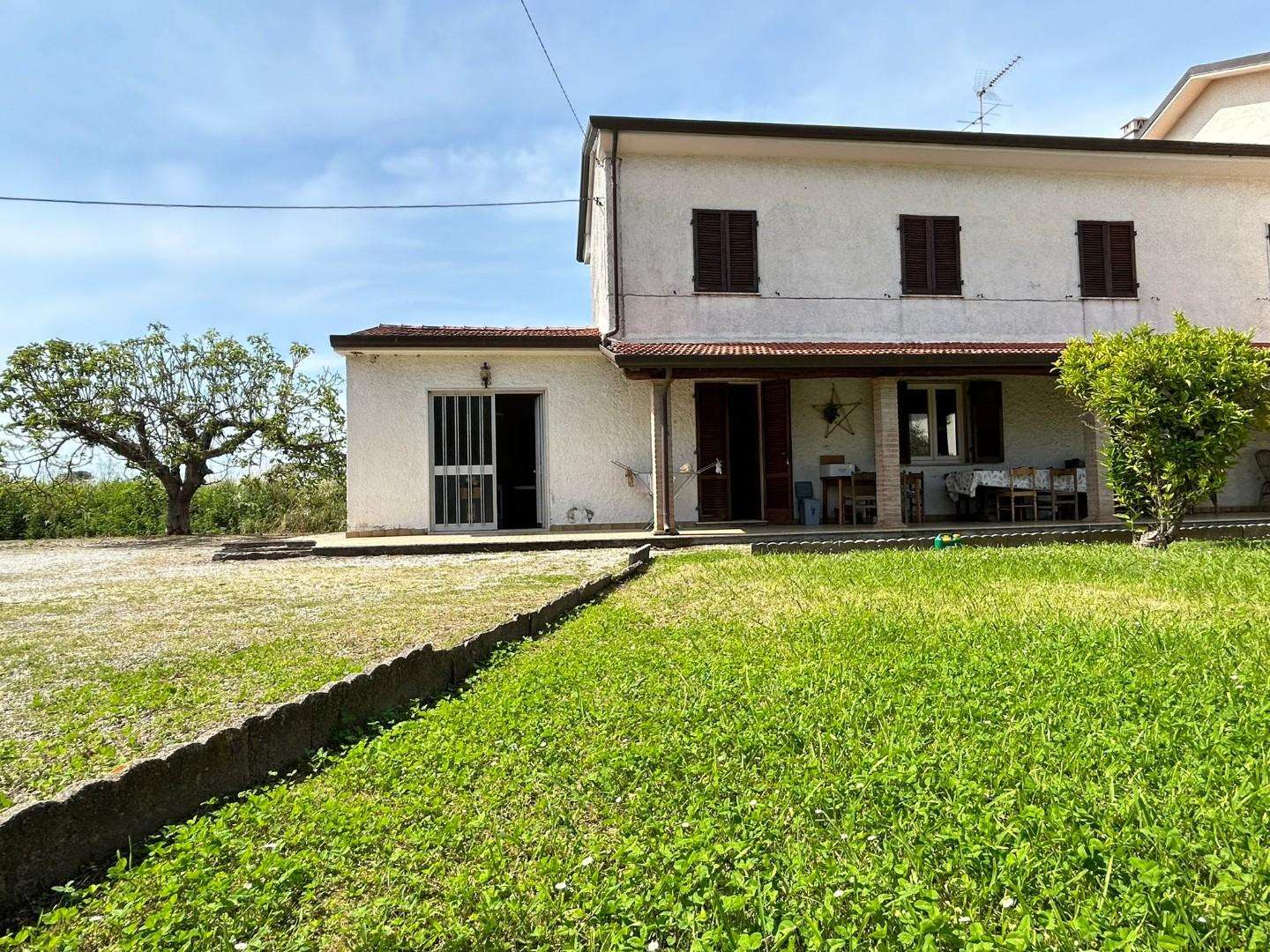 Casa Bi - Trifamiliare in Vendita a Camaiore Via Italica, 487