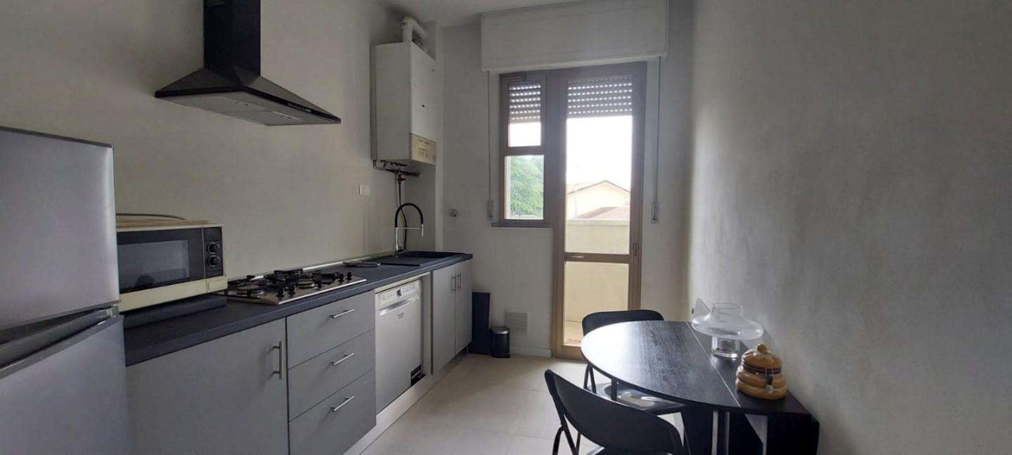 Appartamento in Vendita a Viareggio Via Udine, b