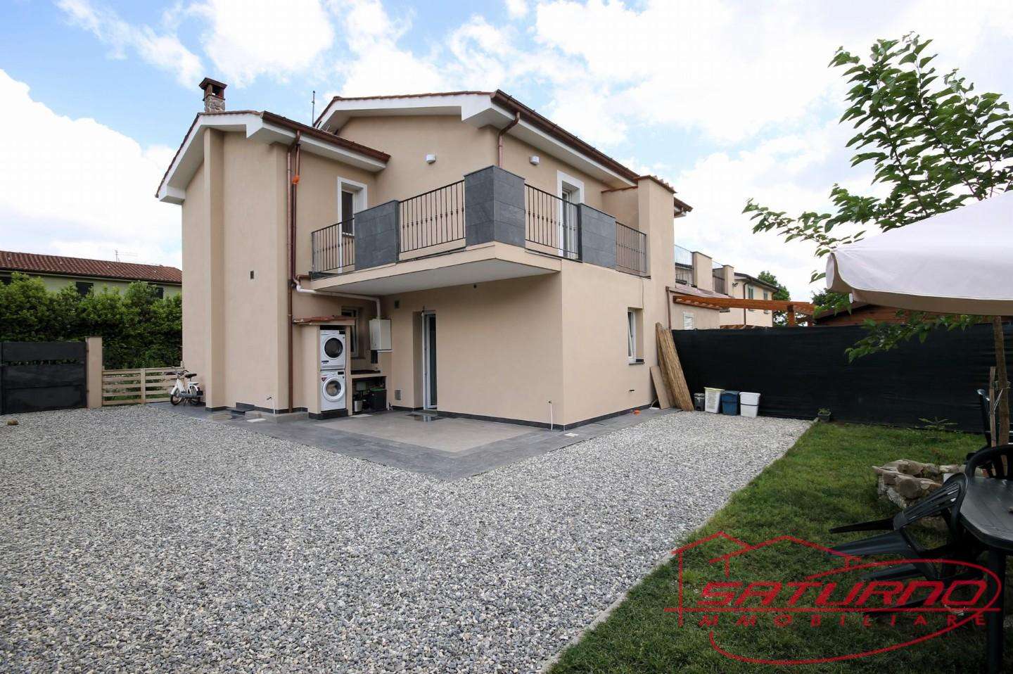 Casa Bi - Trifamiliare in Vendita a Capannori Via dei Bocchi, 316