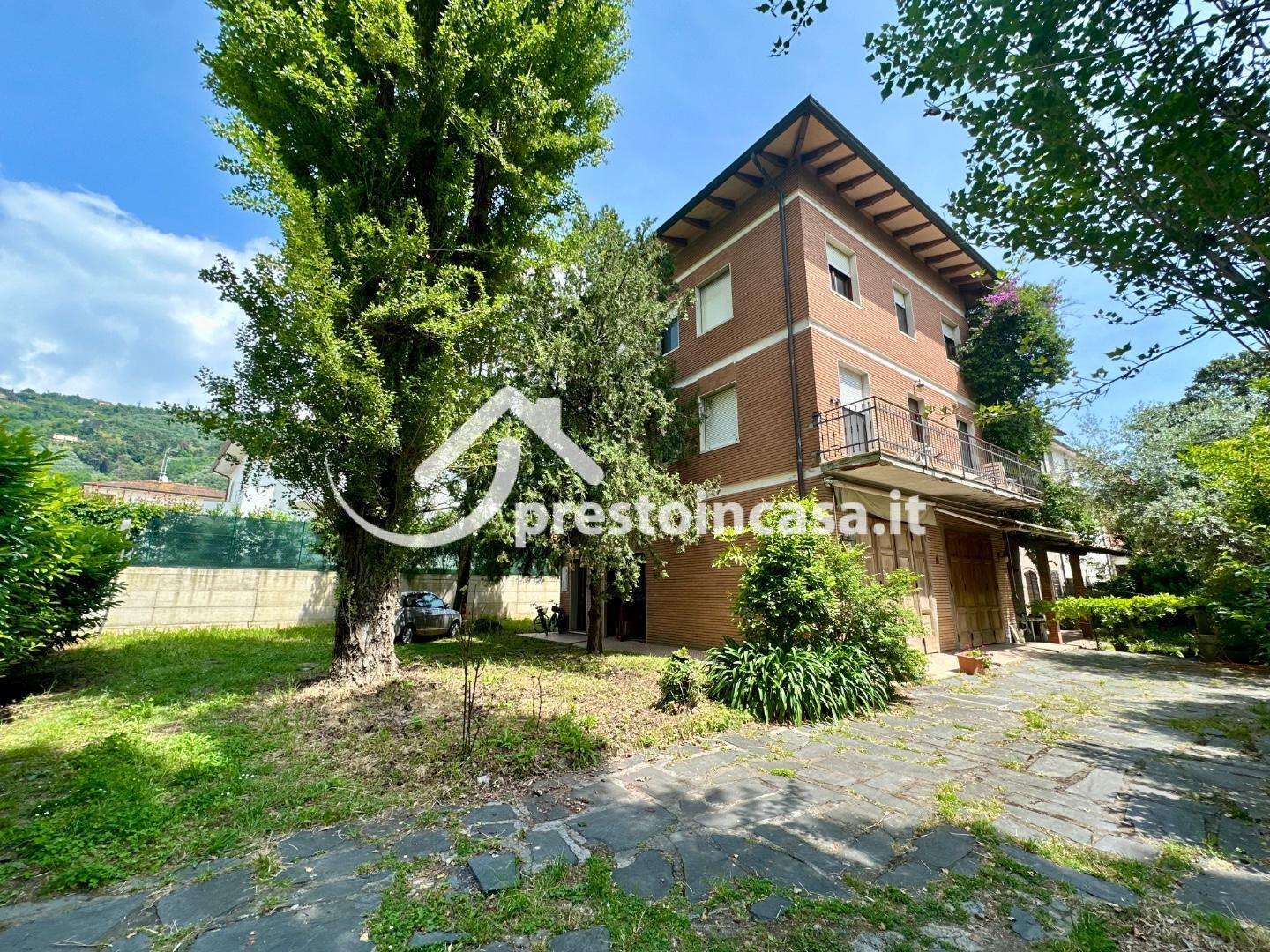 Villa in Vendita a Pietrasanta Via Provinciale Vallecchia,