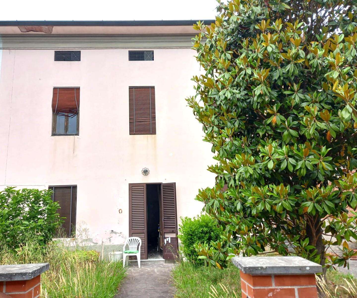 Palazzo - Stabile in Vendita a Capannori Lombarda Lammari