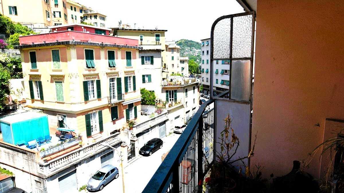 Appartamento in Vendita a Genova Via Burlando