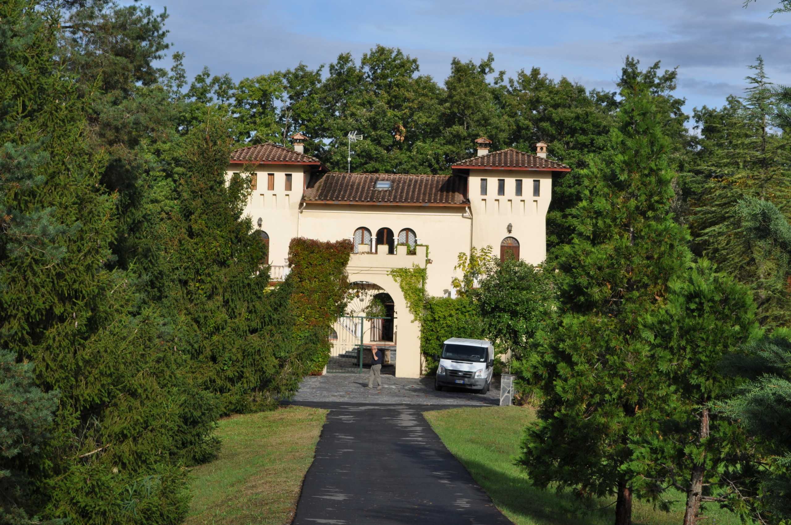 Casa indipendente in Vendita a Varano de' Melegari via provinciale pellegrino