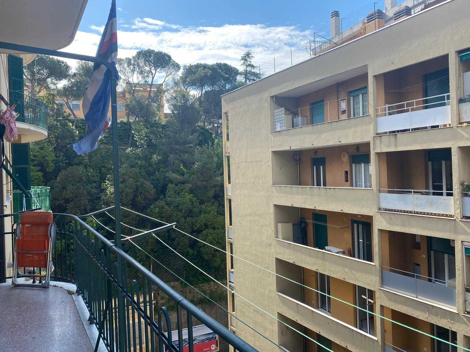 Appartamento in Affitto a Genova Via Donghi