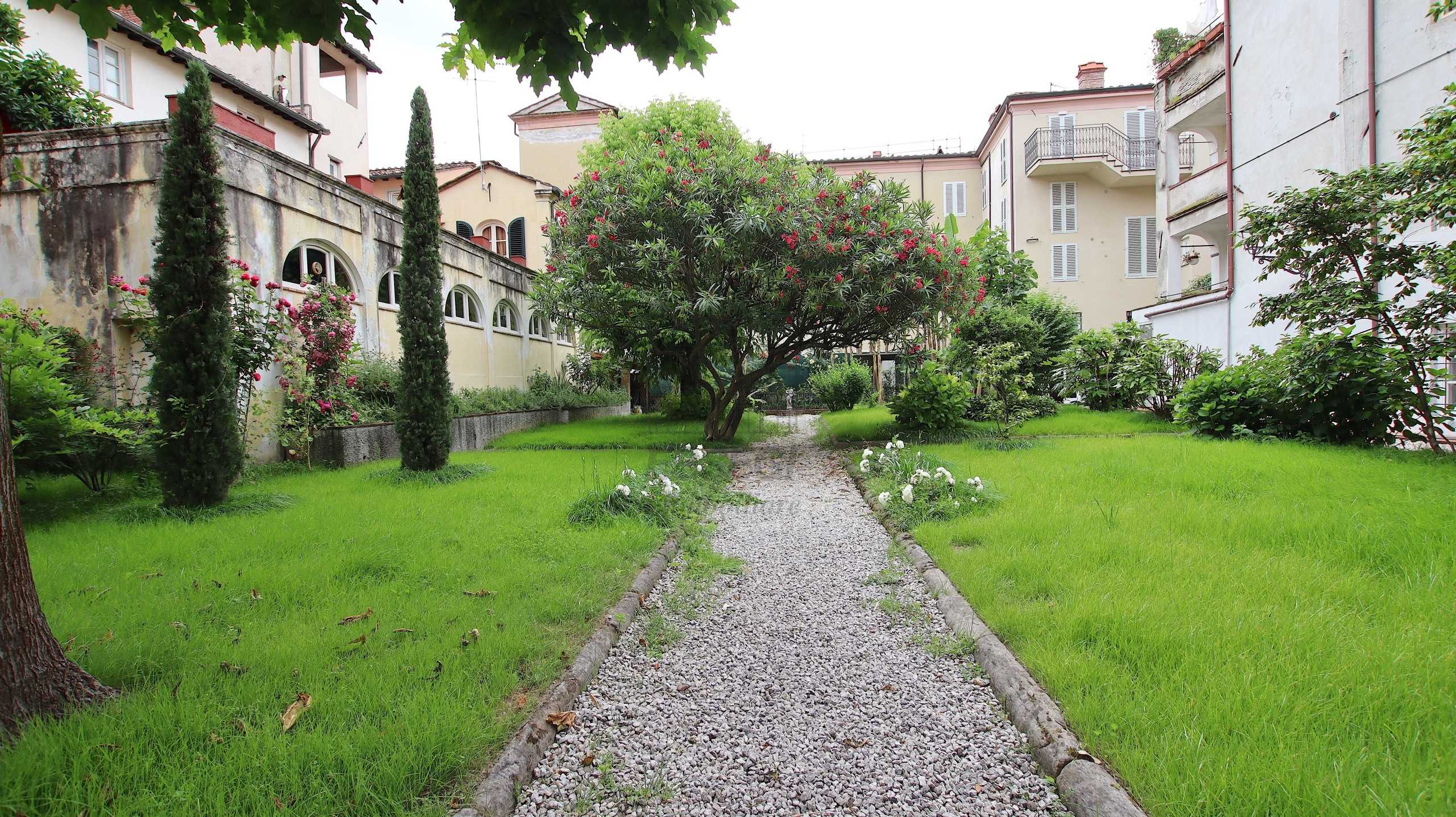 Appartamento in Affitto a Lucca via guinigi