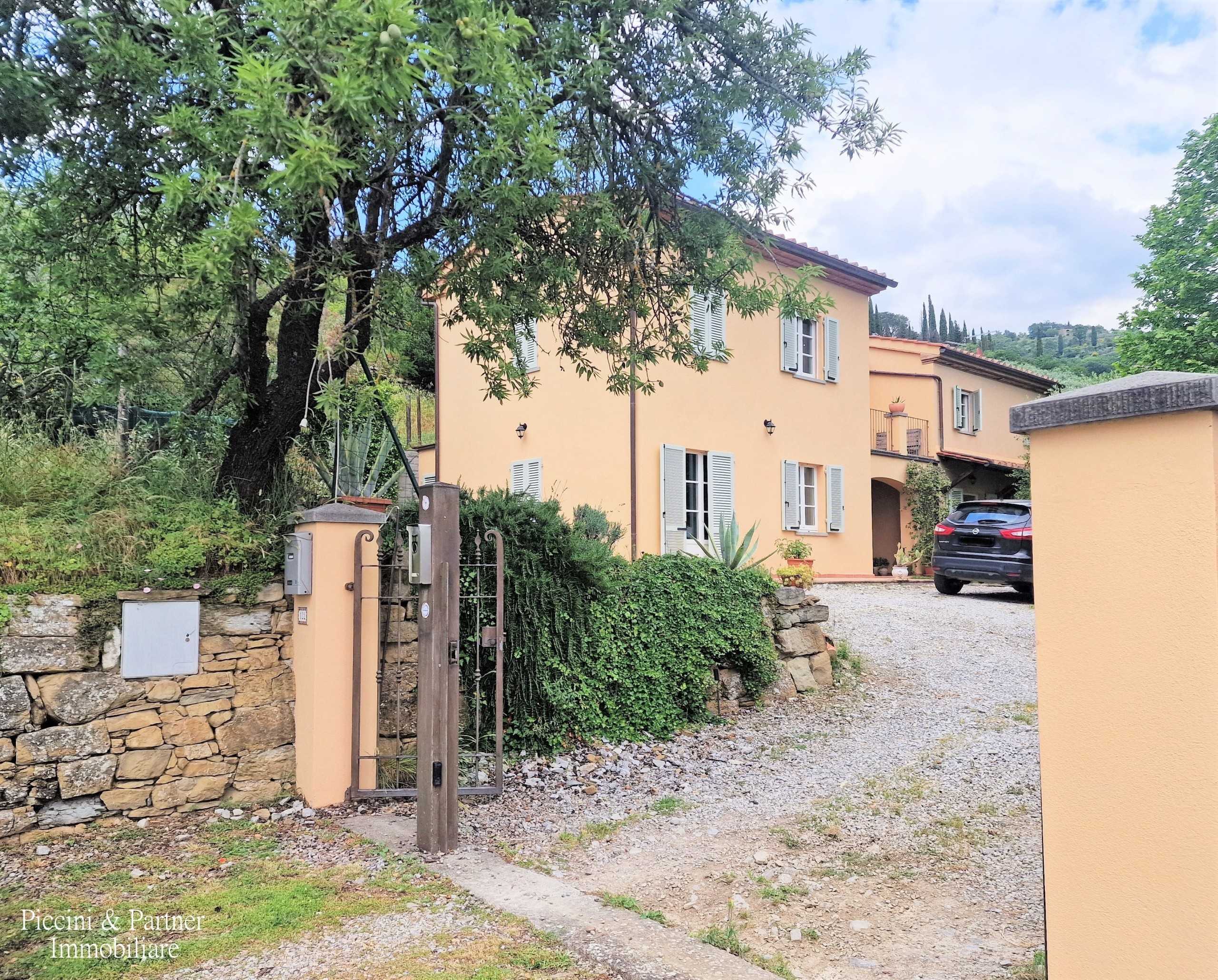Casa indipendente in Vendita a Castiglion Fiorentino Via Apparita