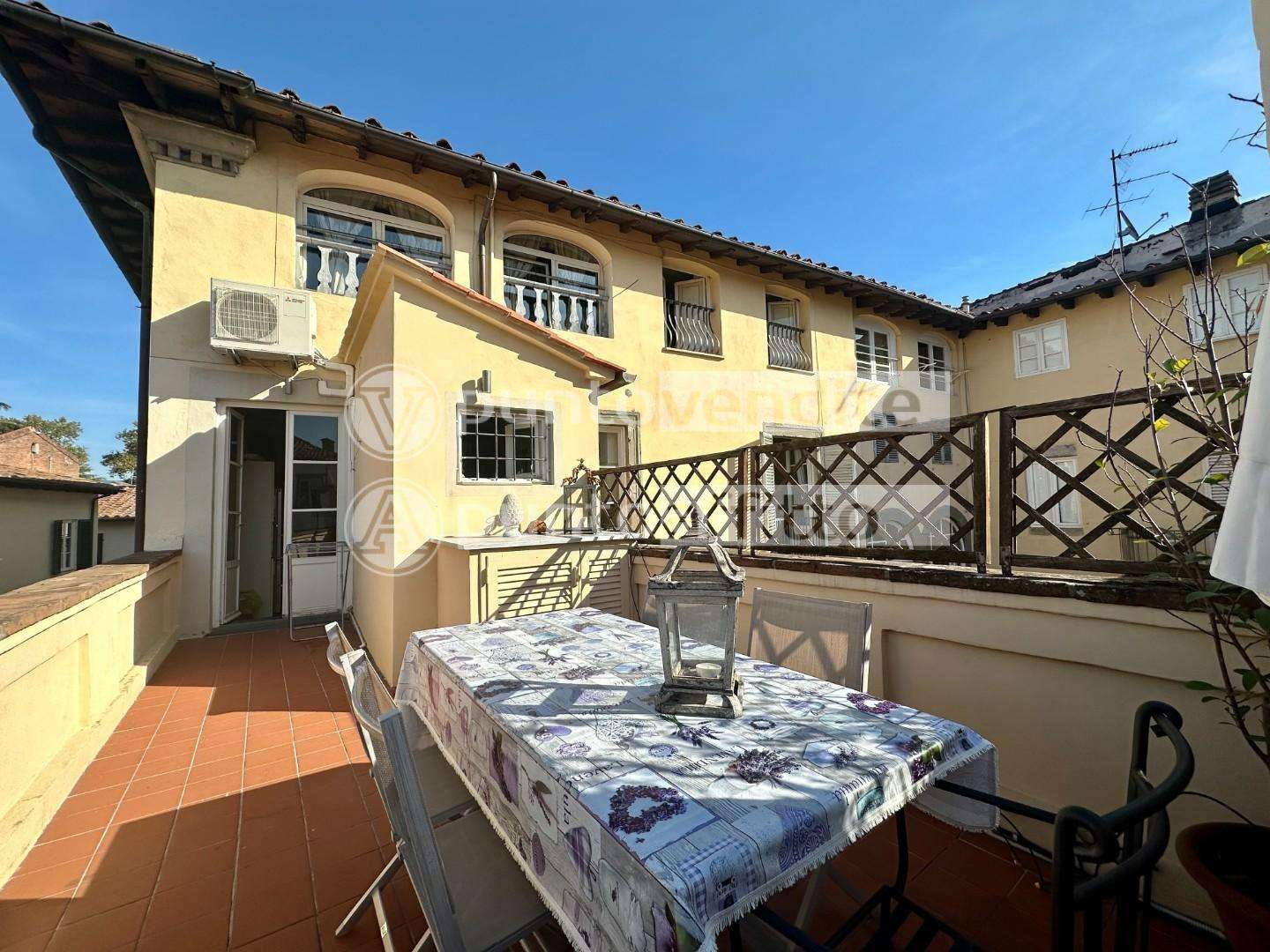 Appartamento in Vendita a Lucca Piazza Sant 'Agostino, 39