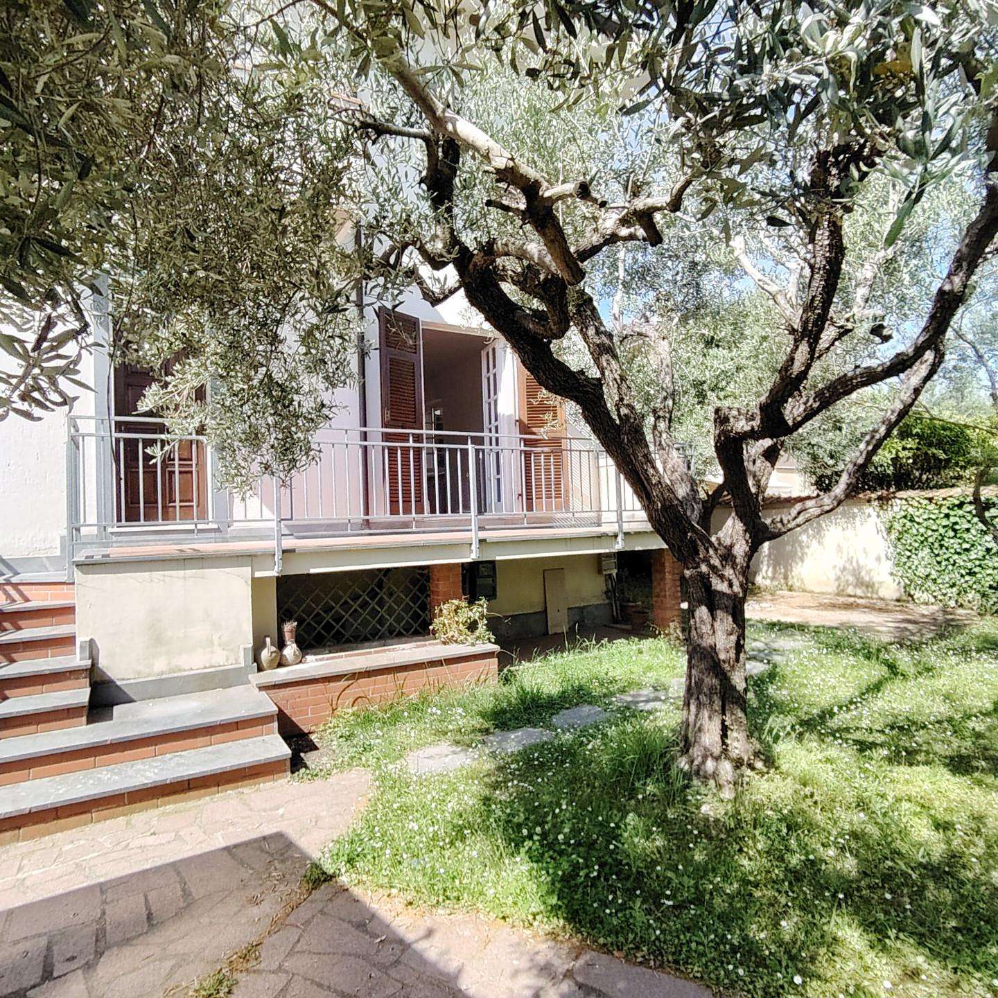 Casa Bi - Trifamiliare in Vendita a Carrara Via Bigioni, 73