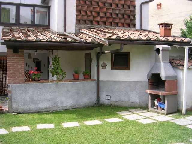 Porzione di casa in Vendita a Lucca Via della Bordogna