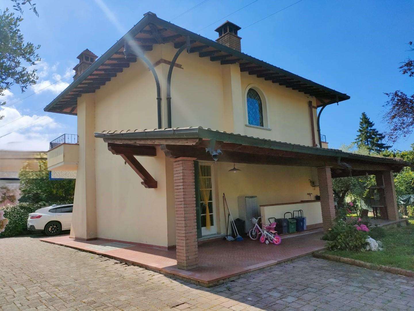 Villa in Vendita a Massa Via Pernice, 25