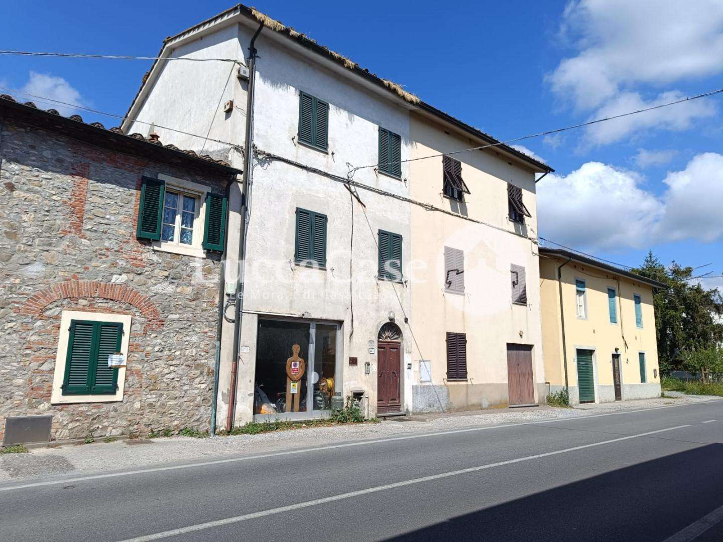 Appartamento in Vendita a Lucca Via per Camaiore, 55100