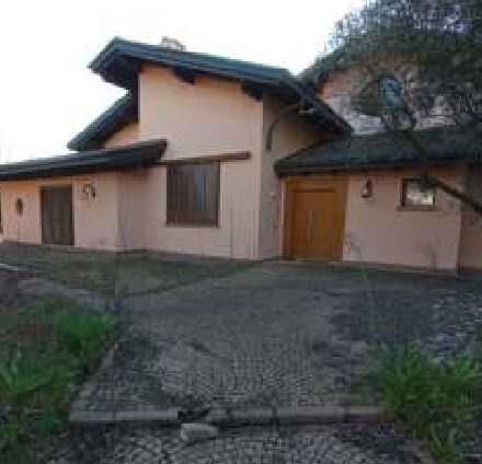 Villa in Vendita a Limido Comasco Via Fermi 2