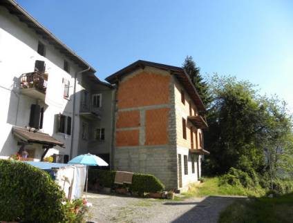 Porzione di casa in Vendita a Sant'Omobono Terme Valsecca