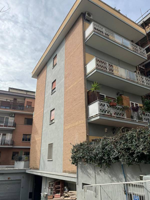 Appartamento in Vendita a Roma Colli Portuensi