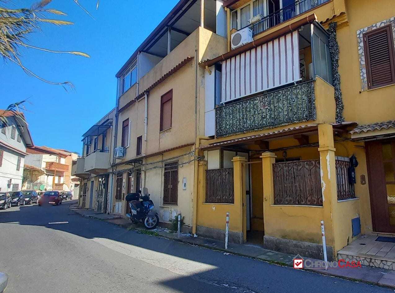 Casa Bi - Trifamiliare in Vendita a Messina via del santo