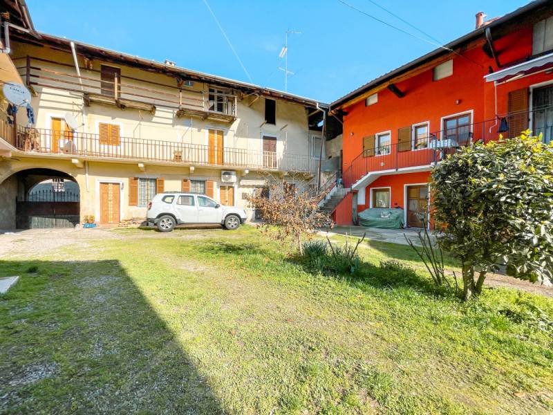 Casa Bi - Trifamiliare in Vendita a Borgo Ticino Ticino - Centro