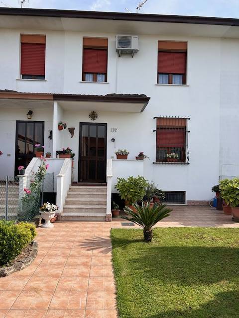 Casa Bi - Trifamiliare in Vendita a Badia Polesine Badia Polesine