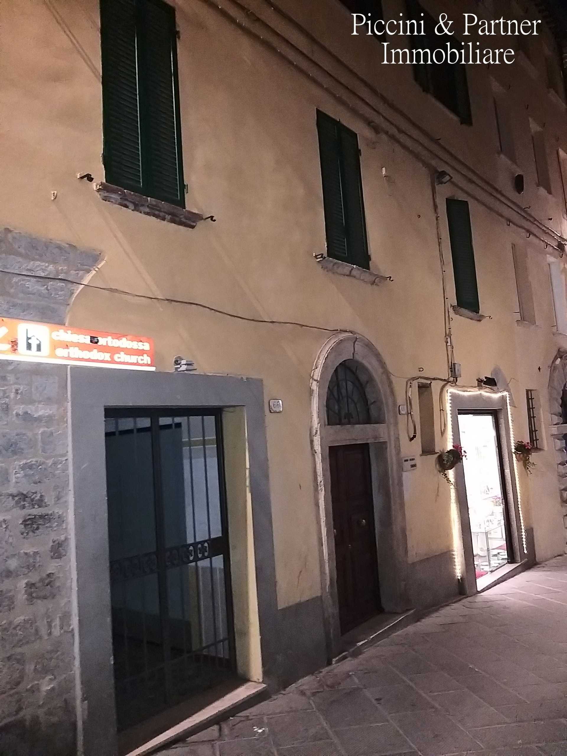 Appartamento in Vendita a Perugia Via dei Priori