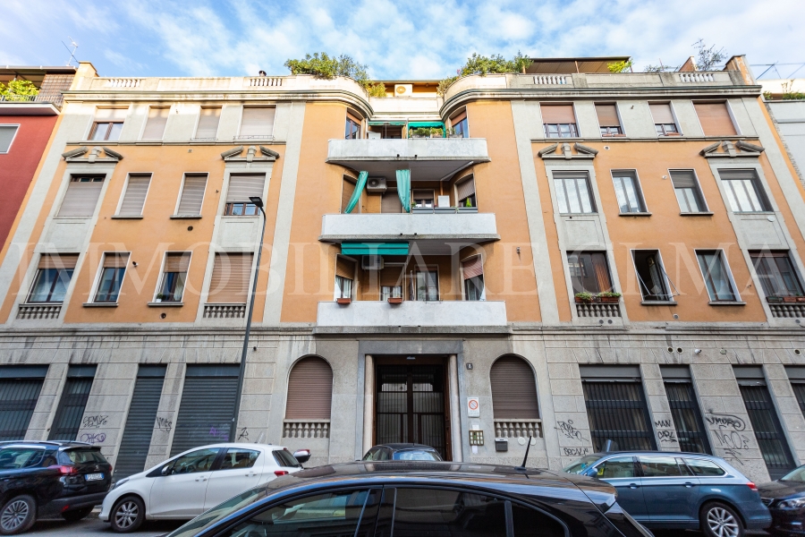 Appartamento in Vendita a Milano VIA MONTE NEVOSO 8