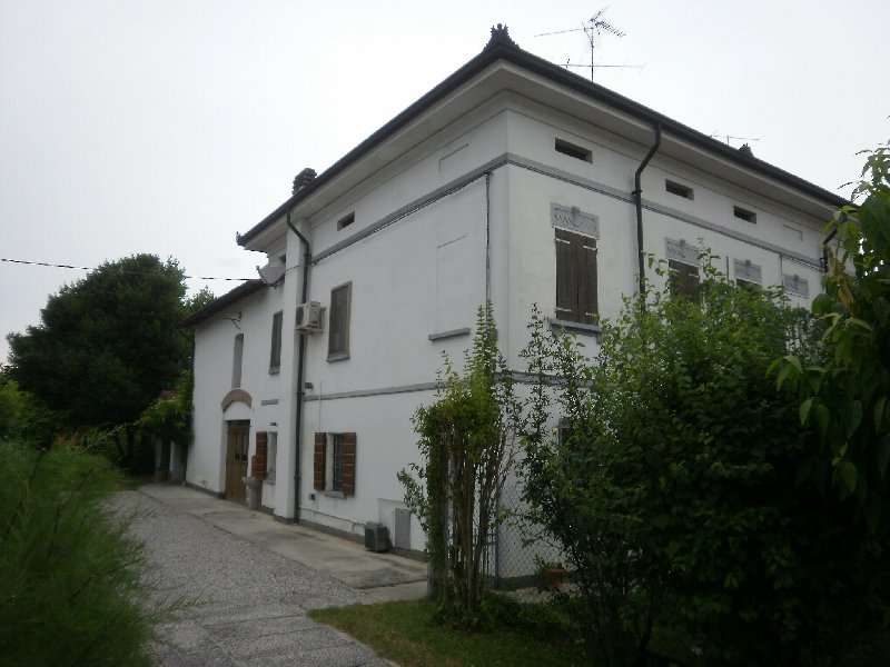 Casa Bi - Trifamiliare in Vendita a Luzzara Codisotto