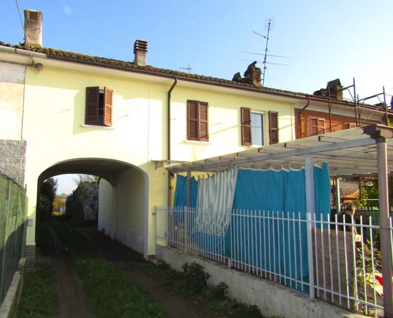 Casa Bi - Trifamiliare in Vendita a Sannazzaro de' Burgondi Sannazzaro D? Burgondi