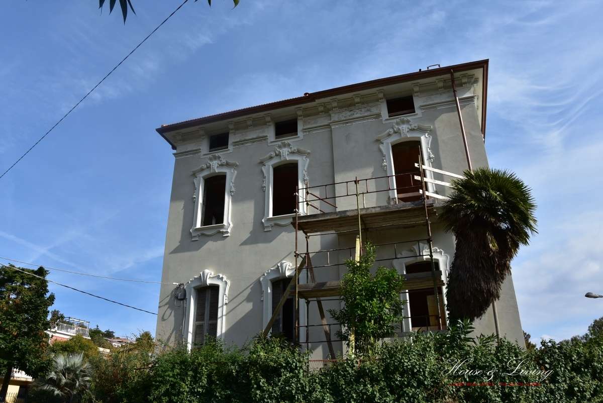 Villa in Vendita a Sanremo Sanremo