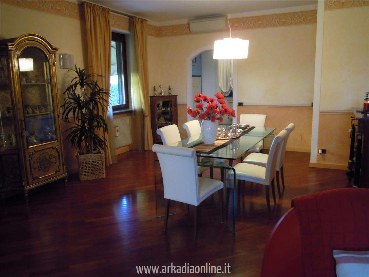 Villa in Vendita a Piacenza La Verza