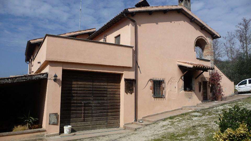 Casale in Vendita a Castiglione in Teverina