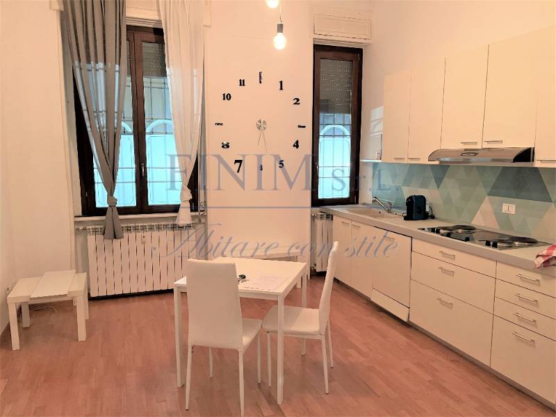 Appartamento in Vendita a Milano Via Belinzaghi 21