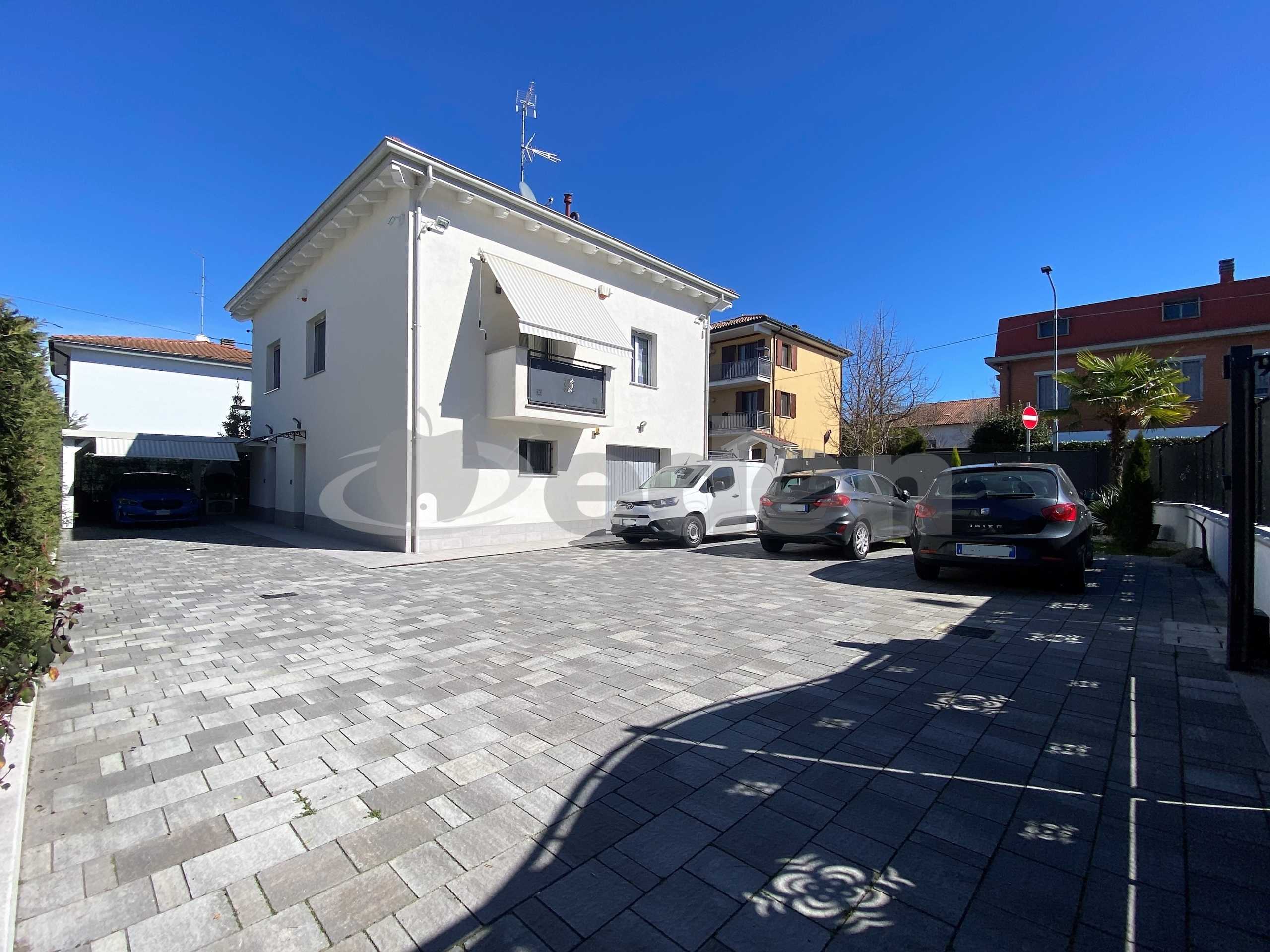 Casa indipendente in Vendita a Castelfranco Emilia VIA SOLIMEI