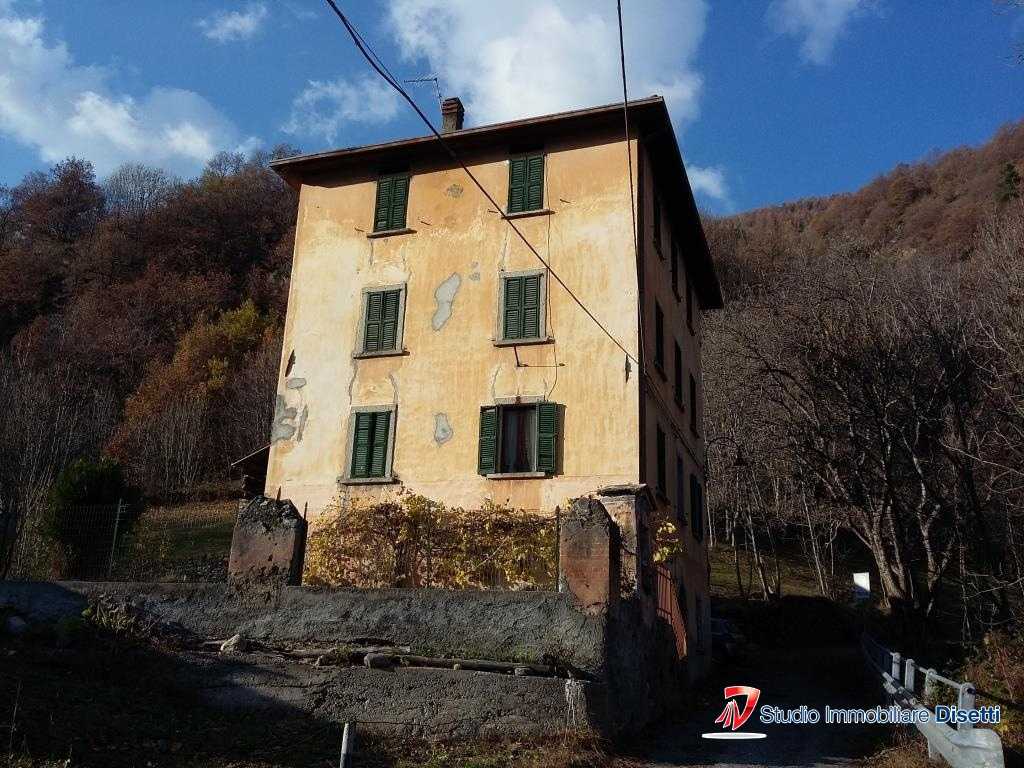 Villa in Vendita a Corteno Golgi Via Ronco