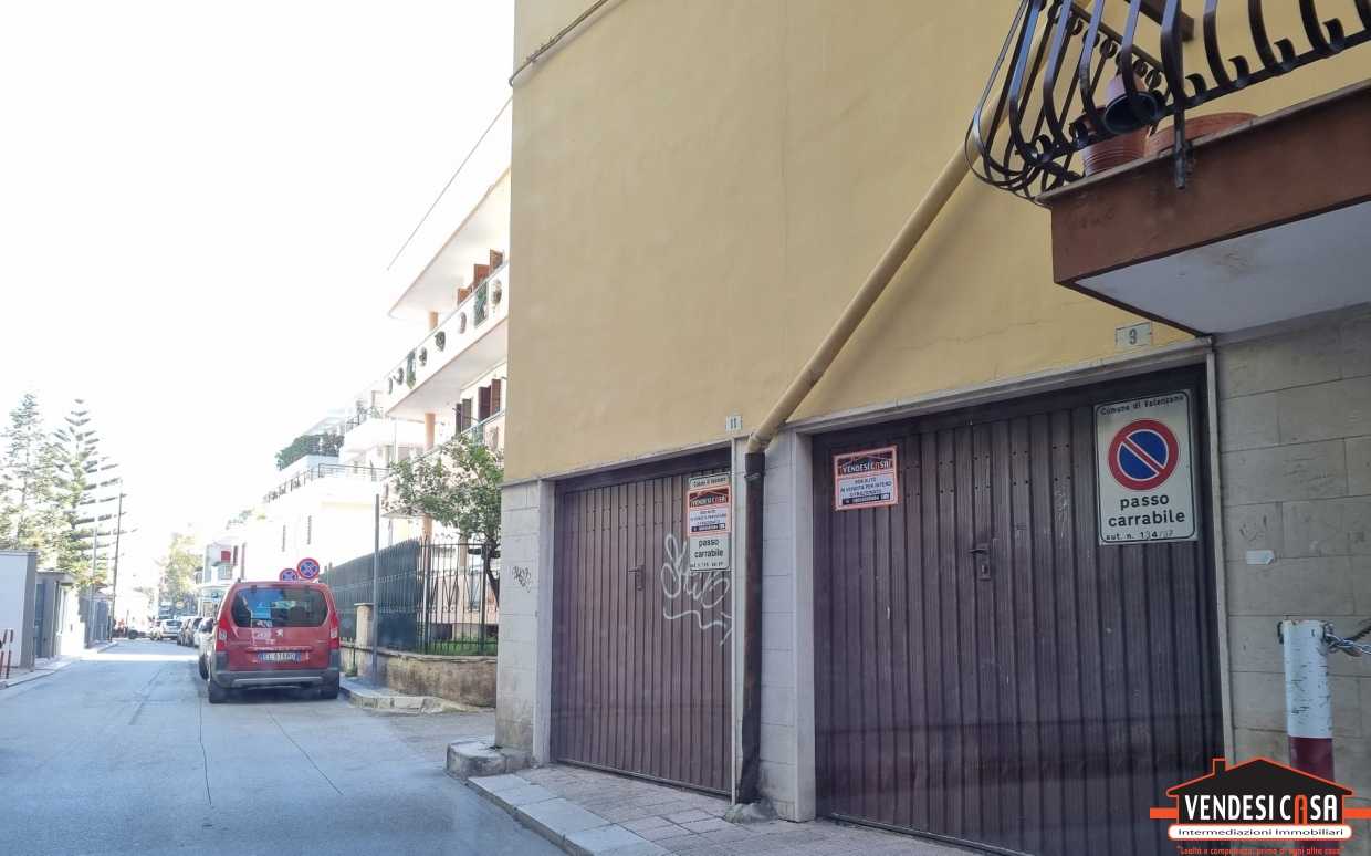 Box - Garage - Posto Auto in Vendita a Valenzano Via Leopardi