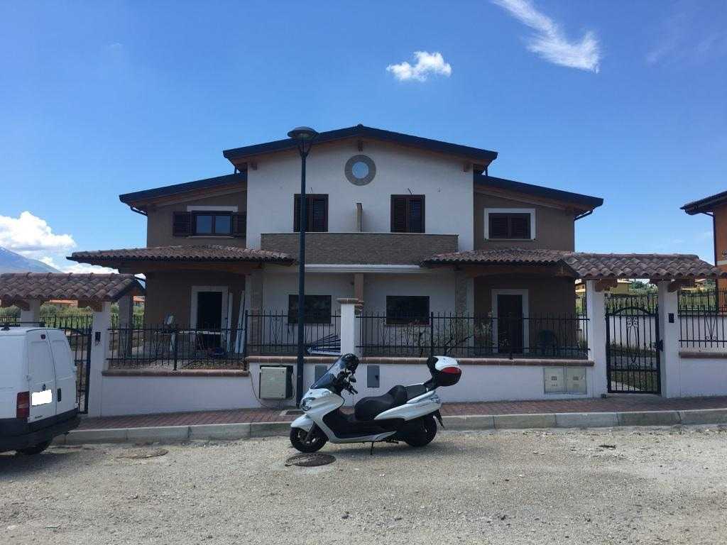 Villa in Vendita a Rosciano Contrada Tratturo