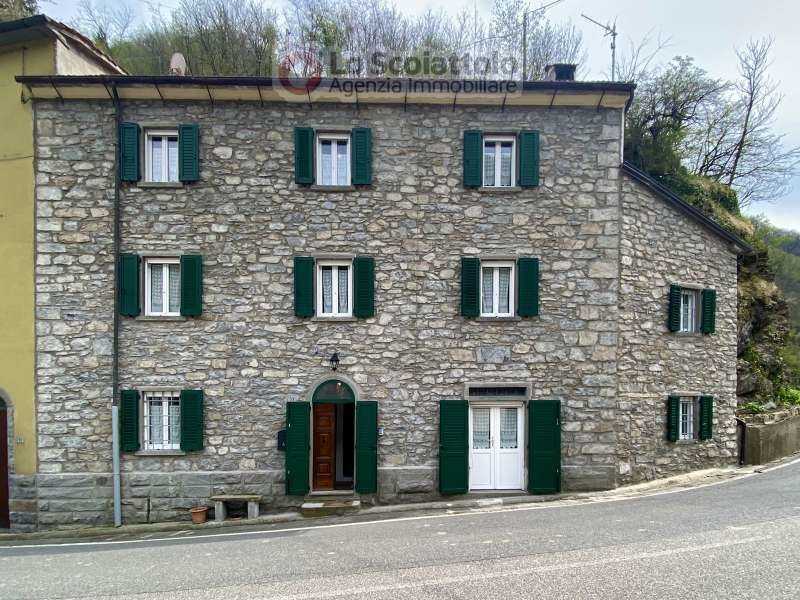 Casa Bi - Trifamiliare in Vendita a Sambuca Pistoiese