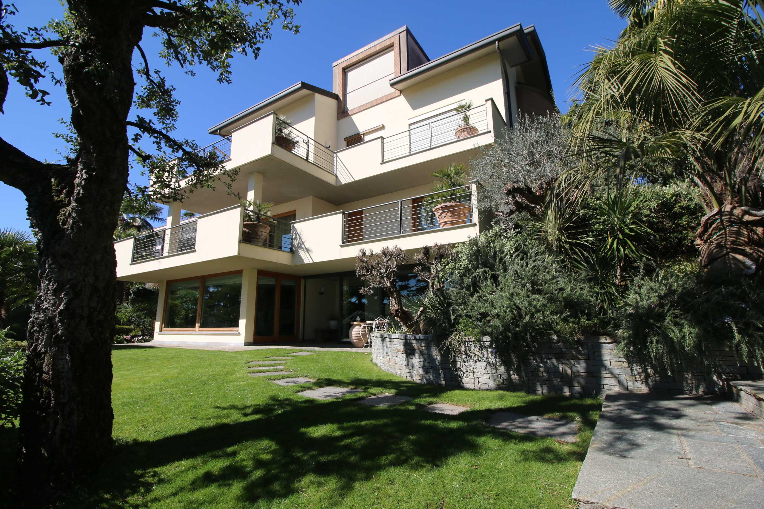 Casa indipendente in Vendita a Inverigo Via Varlese
