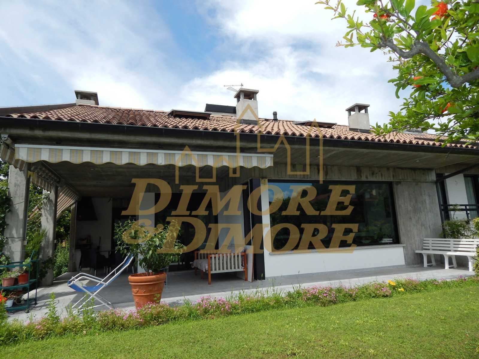 Casa indipendente in Vendita a Maccagno con Pino e Veddasca Via Gualtiero Berti