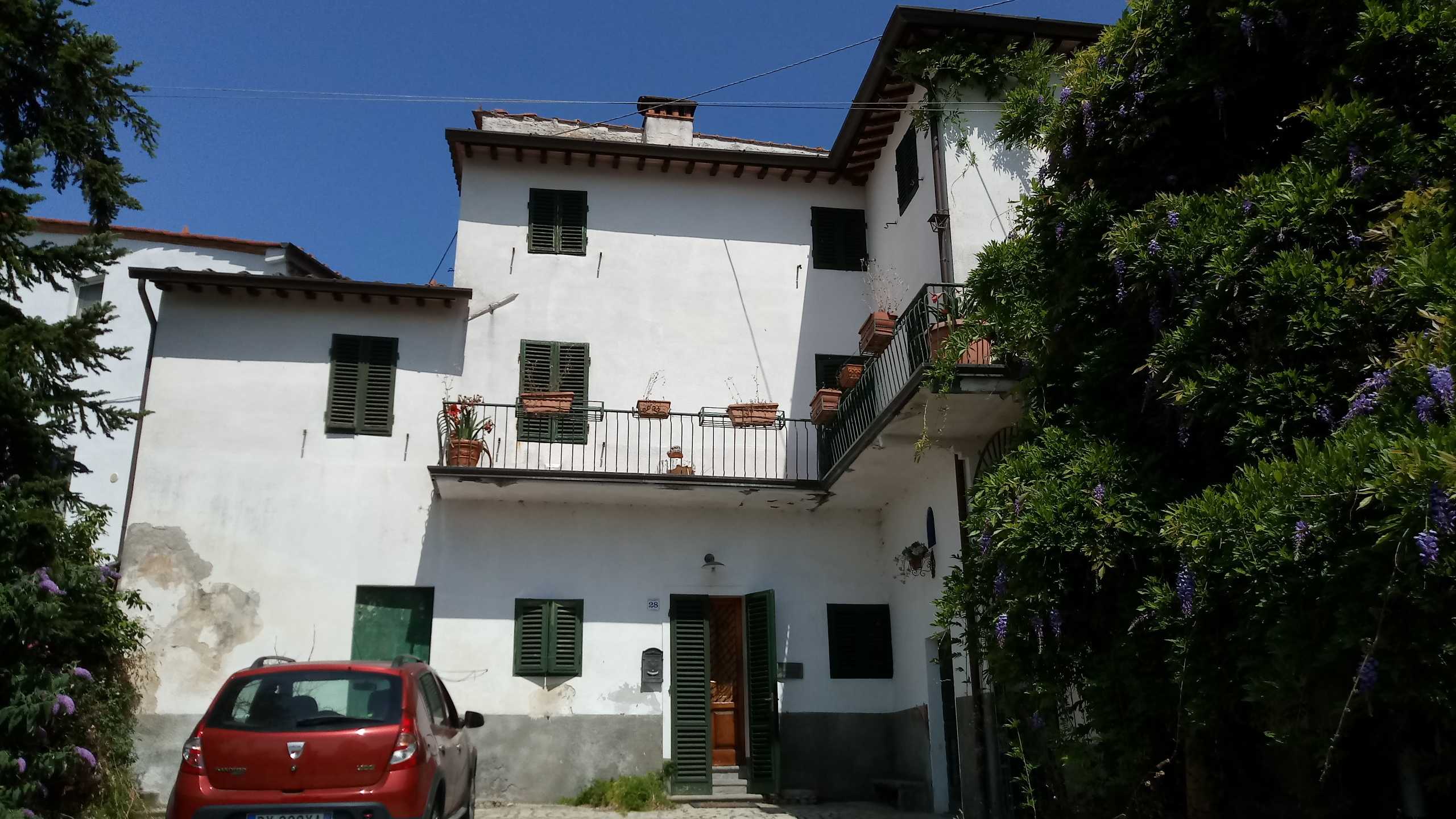 Porzione di casa in Vendita a Lucca via di matraia