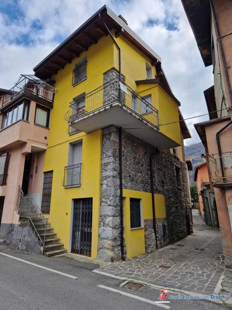 Casa Bi - Trifamiliare in Vendita a Capo di Ponte Via Italia