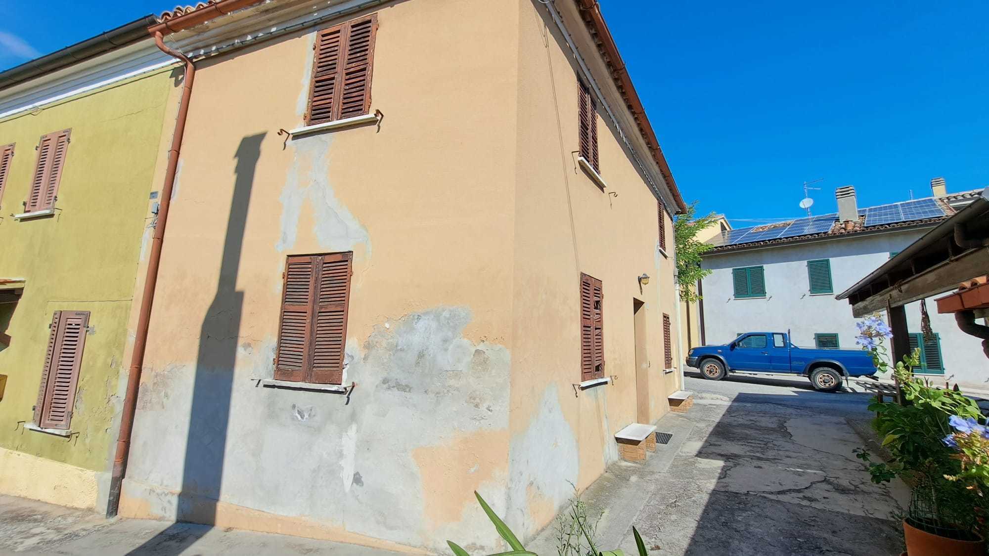 Porzione di casa in Vendita a Mombaroccio via Villagrande