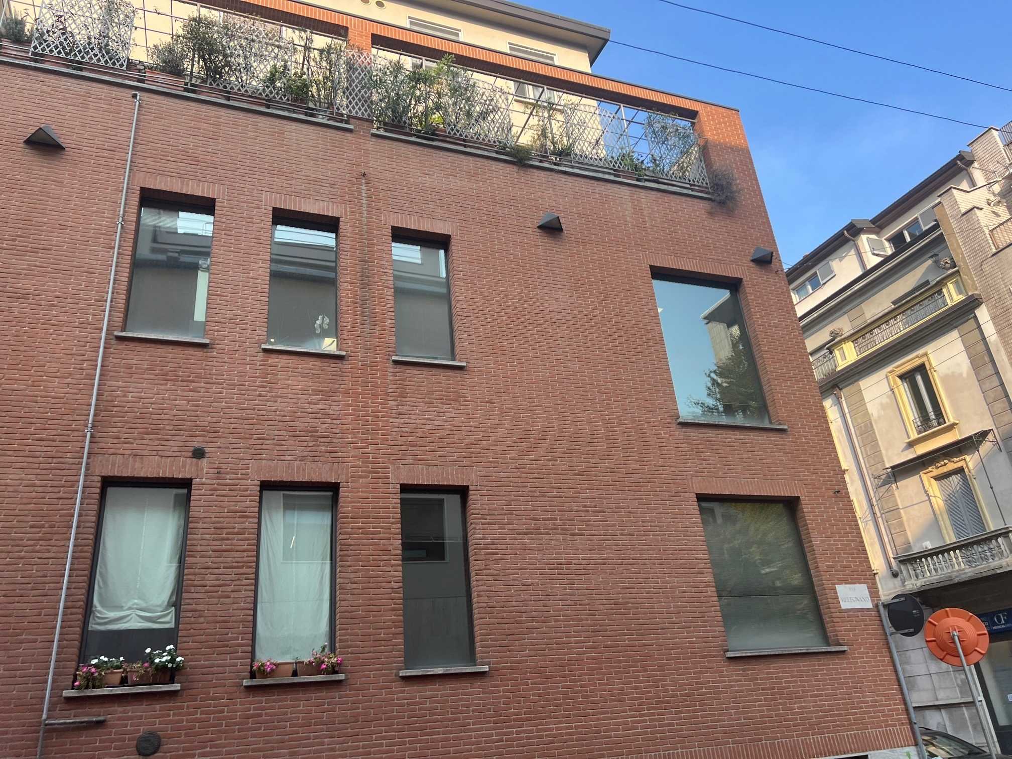 Appartamento in Vendita a Milano Via Melegnano
