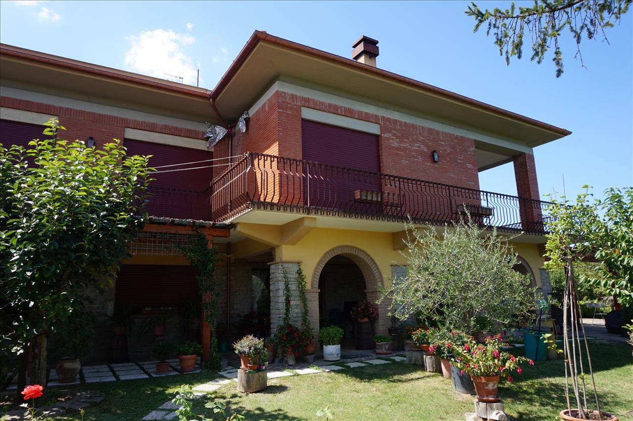 Villa in Vendita a Sarteano